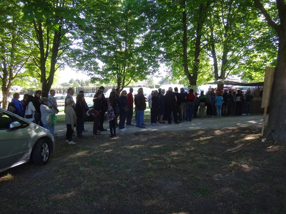 Albertas 2016 Queue vendredi matin 9h10!.JPG