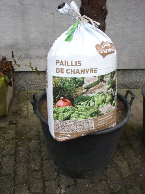 3 Paillis de chanvre de jardinerie.jpg