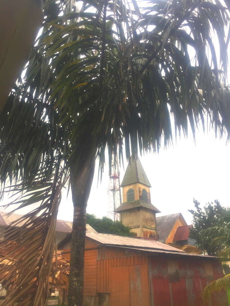 Avec l'église en prime