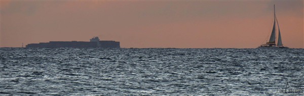 Le soleil couché, étrange perspective au de là de  l'horizon....jpg