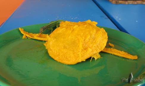 Une mangue Julie, c'est le pied!!.jpg