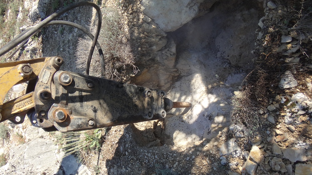 Brise-roches à l'oeuvre